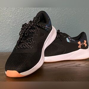 Under Armour Womens Charged Aurora2 CrossTrainer
ColorBlack/Black/Peach
Size:9.5